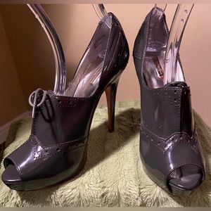 Women Heels. Italy Brand. Gray Patent, peep-toe heels.